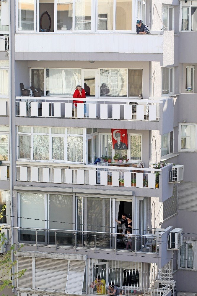 Balkonlar Özgürlük Simgesi Haline Geldi