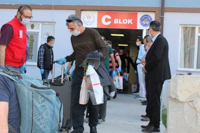 Kütahya’da Karantinada Bulunan Son Grup Da Memleketlerine Uğurlandı