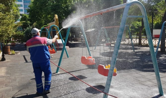 Turgutlu’da Parklar Çocuklar İçin Dezenfekte Edildi