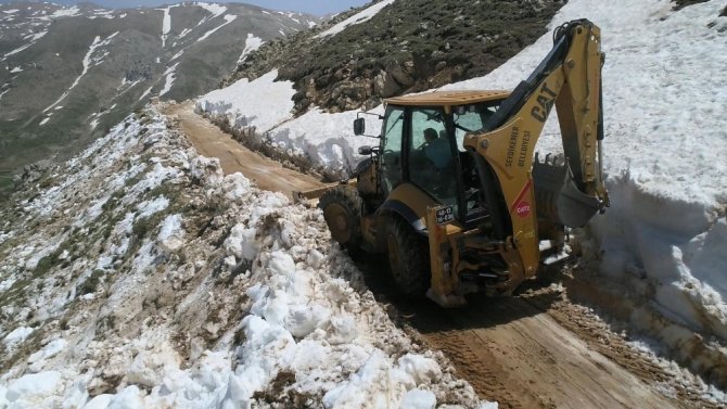 Seydikemer’de Yaylalarda Karla Mücadele Sürüyor