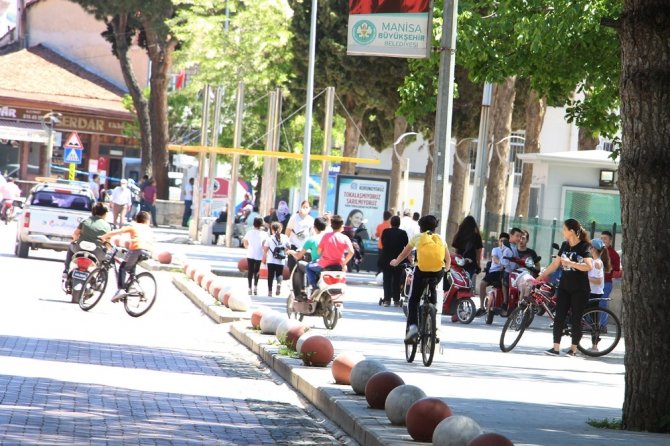 Sokaklar Çocuk Sesleriyle Şenlendi