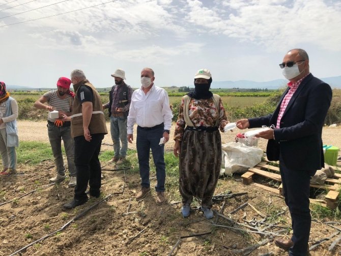 Mevsimlik Tarım İşçilerine Maske Dağıtıldı