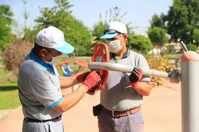 Pamukkale’de 61 Mahalledeki 600 Parkta Bakım Çalışması Başladı