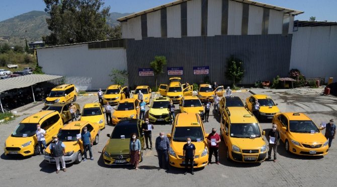 Taksiler Dezenfekte İstasyonundan Geçti