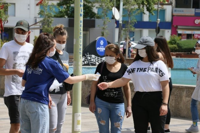 Aydın Büyükşehir Belediyesi Gençlere Binlerce Maske Dağıttı