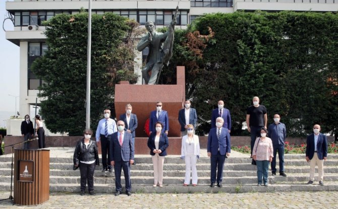 İzmir’in Onuru Gazeteci Hasan Tahsin Anıldı