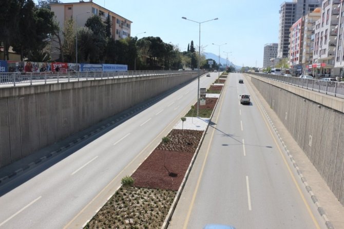 Mimar Sinan Bulvarı’nda Damlama Sulama Başladı