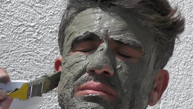 Bu Çamur Dünyanın Sivilcesini Temizliyor