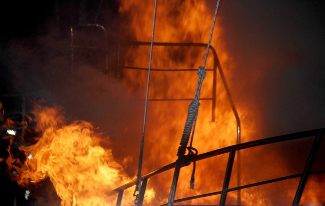 Fethiye’de Bakıma Alınan Teknede Yangın Çıktı