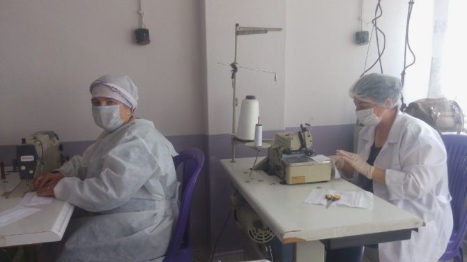 Selendi’de Gönüllü Maske Üretimi Devam Ediyor