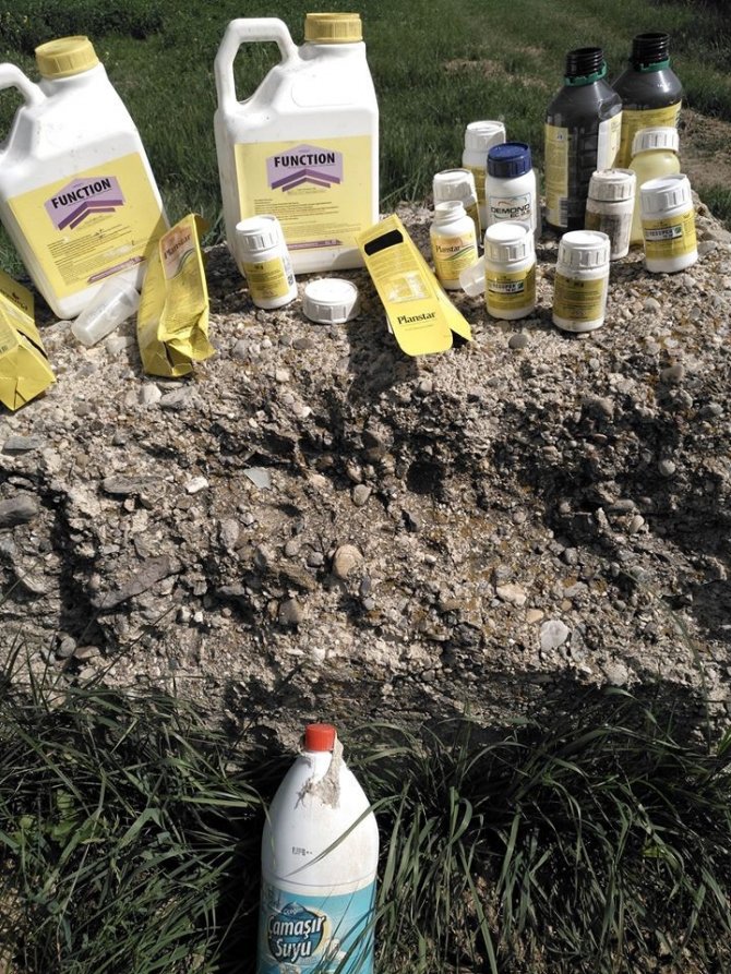 Tarım Arazilerine Atılan Zirai İlaç Atıkları Tehlike Saçıyor