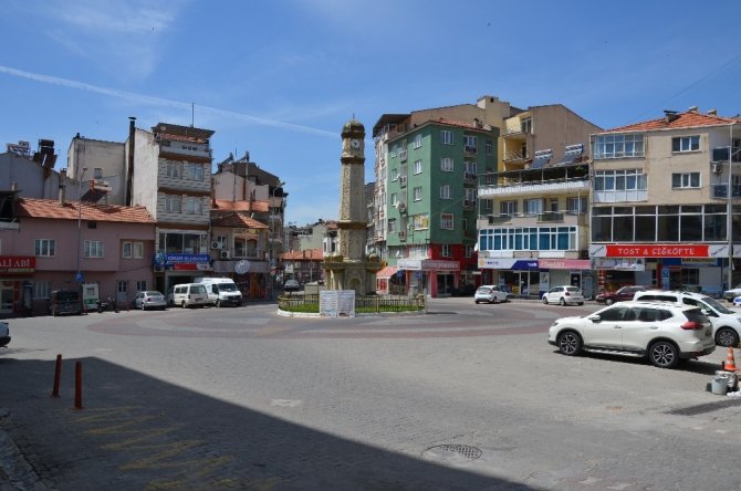 Demirci’de Maskesiz Cadde Ve Meydanlara Çıkılmayacak