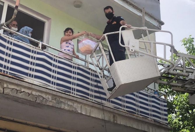 İtfaiyeden Yangın Merdivenli Doğum Günü Sürprizi