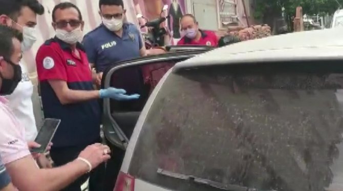 Otomobilde Mahsur Kalan Yavru Köpeği İtfaiye Kurtardı