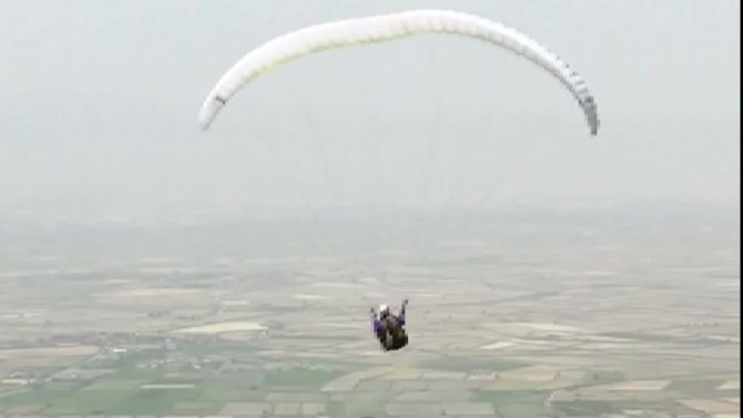 Pamukkale’nin Üstünde Türk Bayrağı İle Uçtu