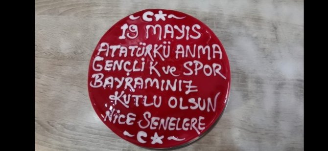 19 Mayıs Doğumlu Gençlere Sürpriz