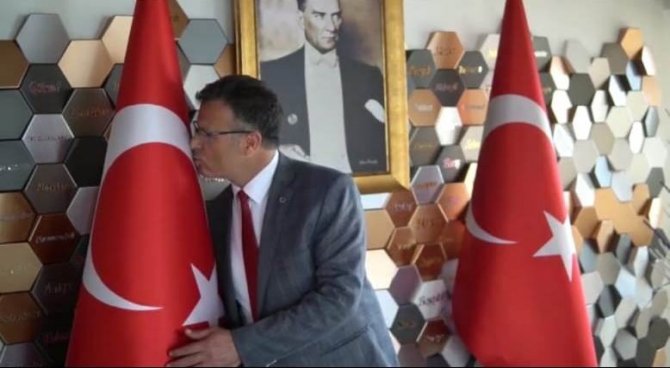 Alaşehir Belediye Personeli ’Gençliğe Hitabeyi’ Okuyup Klip Çekti