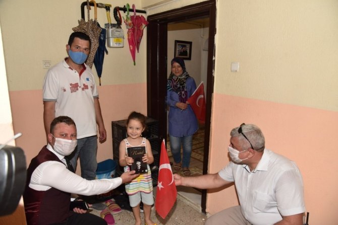 Manisa’da 19 Mayıs Anısına 19 Bin Bayrak Ve ‘Nutuk’