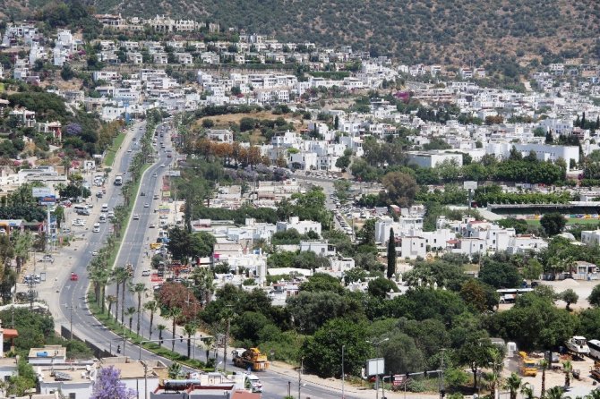 Kilometrelerce Kuyruk Oluşan Yollar Bomboş Kaldı