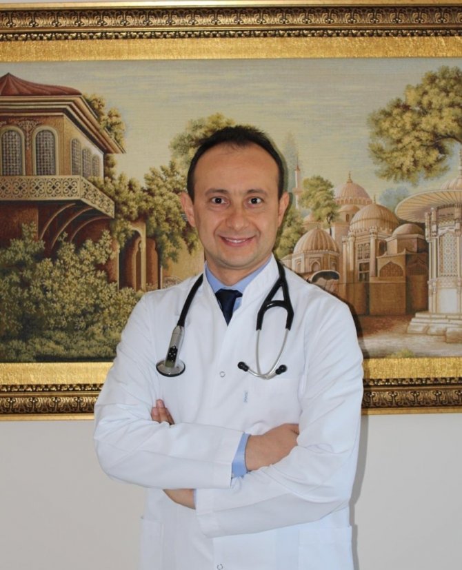 Kronik Kalp Hastaları Hekimlerine Danışmadan İlaçlarını Bırakmamalı