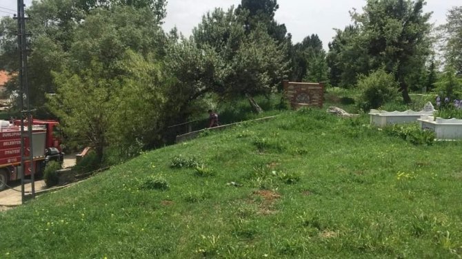 Dumlupınar’da Mezarlık Temizliği Çalışmaları