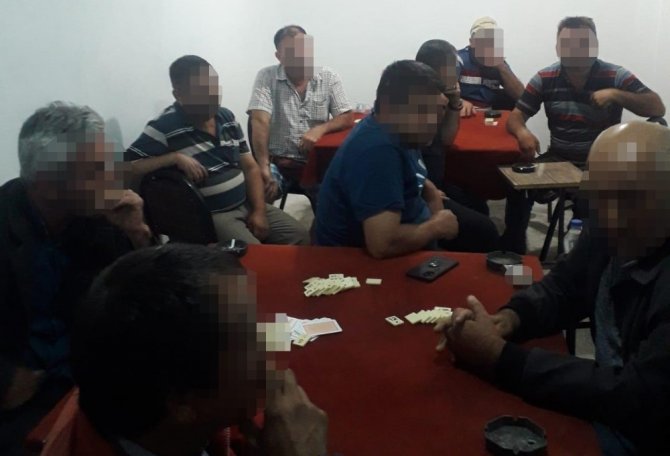 Salgın Ve Kısıtlamayı Hiçe Saydılar, Bodrum Katı Kıraathaneye Çevirdiler