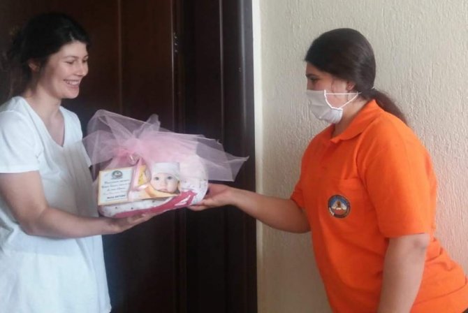 Kuyucak Belediyesi ‘Hoş Geldin Bebek’ Ziyaretlerini Aksatmıyor