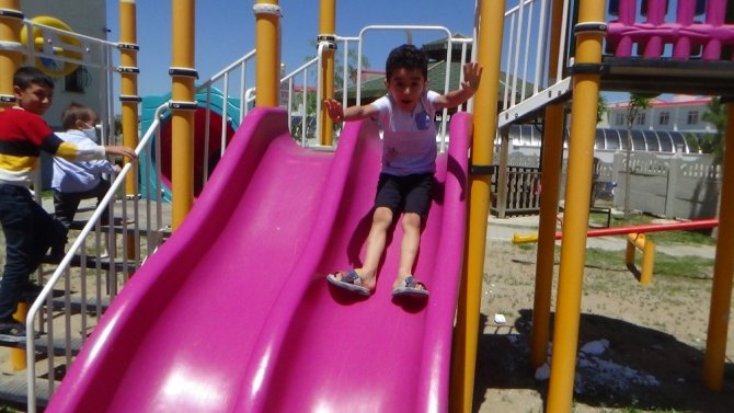 Çocuklar Bir Kez Daha Sokaklarda