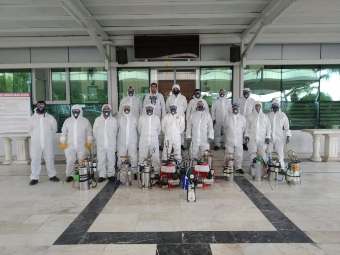 İzmir’de Camiler Dezenfekte Ediliyor