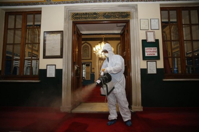 Konak’ta Camiler İbadete Hazır