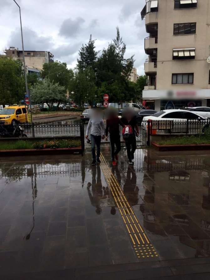 Kuşadası’nda Aranan 3 Hırsızlık Şüphelisi Tutuklandı