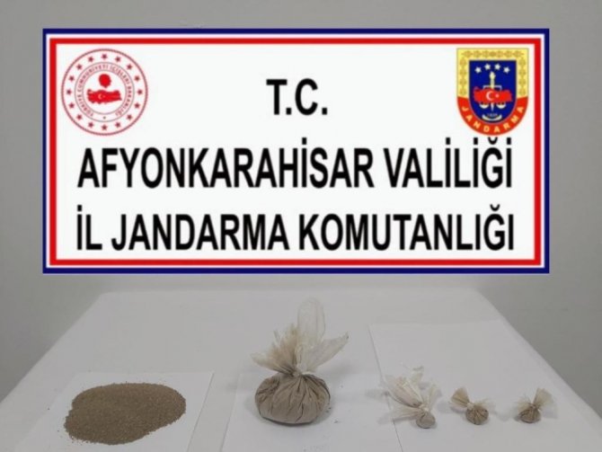 Öğrencilerin Yaşadığı Bölgede Uyuşturucu Satmaya Çalışan Şüpheli Yakalandı