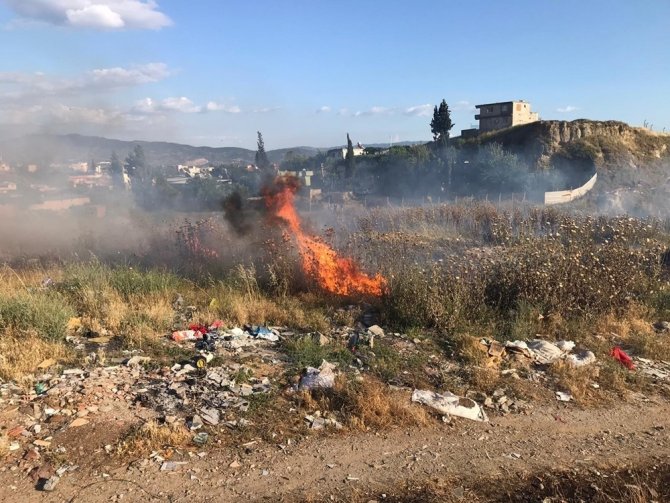 Cezaevi Yanındaki Arsada Çıkan Yangın Korkuttu