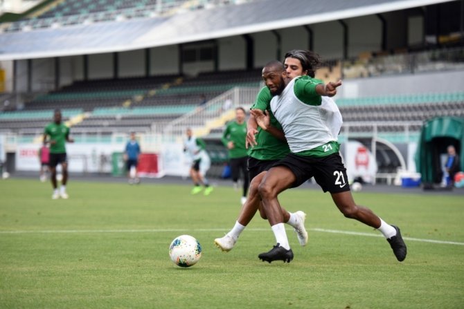 Denizlispor Aylar Sonra Evinde, Atatürk Stadyumu’nda Antrenmana Çıktı