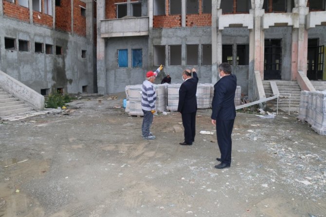Müdür Başyiğit, Okul Binası İnşaatında İncelemelerde Bulundu