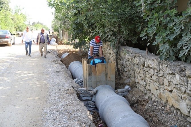 Menderes’teki Altıntepe’de Su Taşkını Sorunu Çözülüyor