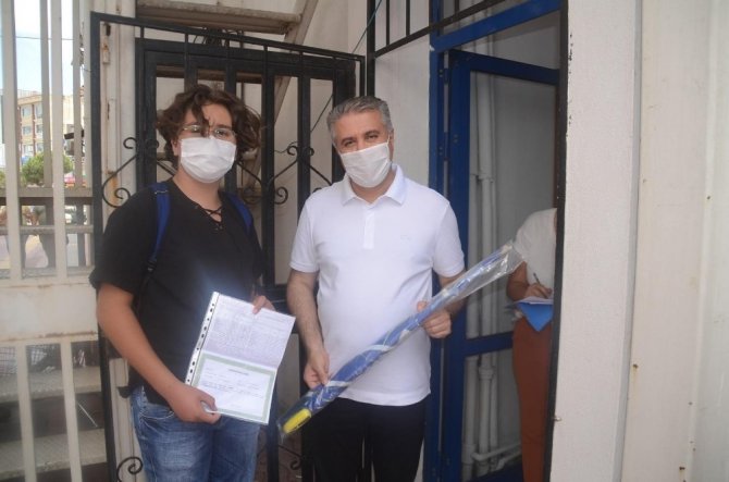 Kuşadası Belediyesi, Karne Alan Öğrencilere Uçurtma Hediye Etti