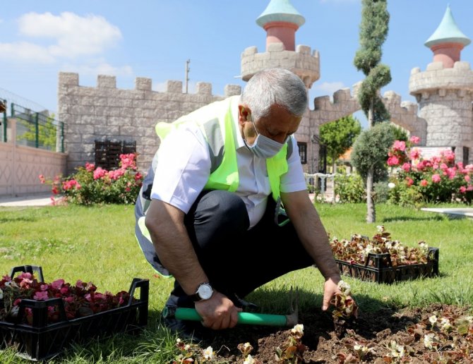 Afyonkarahisar’da Yarım Milyon Çiçek Toprakla Buluştu
