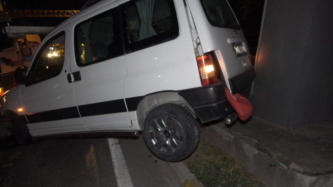 Kaza Yapan Sürücü Aracını Bırakarak Kayıplara Karıştı