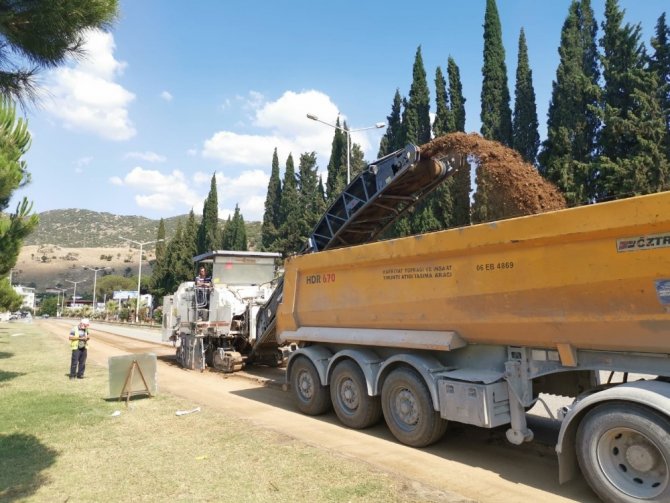 Büyükşehir Esenköy’de Sıcak Asfalt Çalışması Başlattı