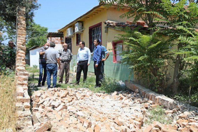 Başkan Dutlulu Deprem Bölgesindeki Vatandaşları Ziyaret Etti