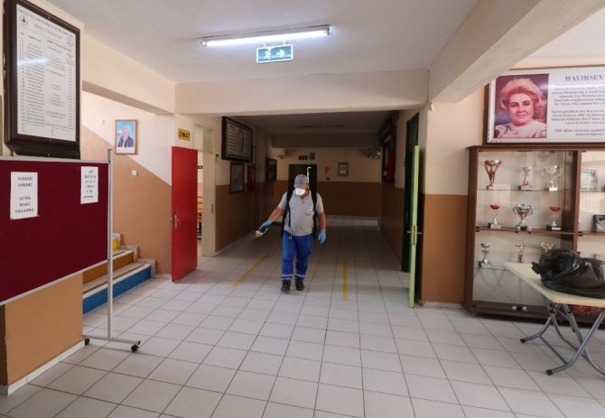 Yks Öncesi Sınav Yerleri Dezenfekte Edildi