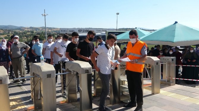 Uşak’ta 10 Bin 540 Öğrencinin Tyt Heyecanı Başladı