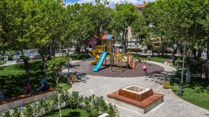 Kuşadası’nda Alev Atak Parkı Yenilendi