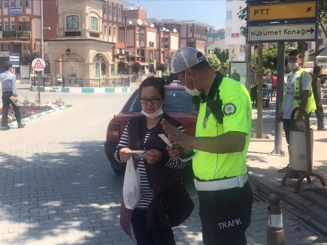 Emirdağ’da; Sürücülere Ve Yayalara Bilgilendirme Ve Broşür Dağıtımı Yapıldı