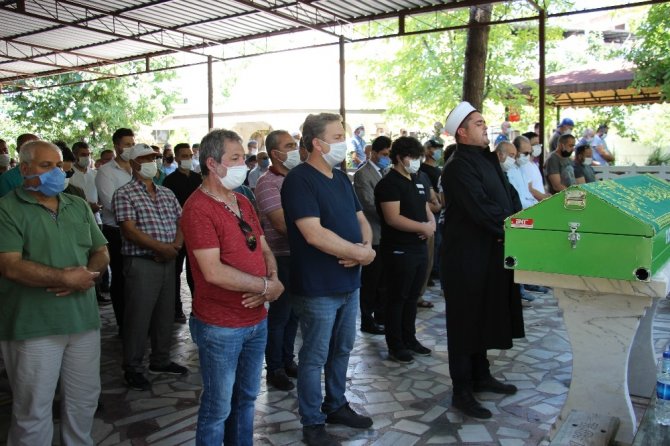 Doğum Gününde Hayatını Kaybeden Alaçiçek, Gözyaşları Arasında Toprağa Verildi