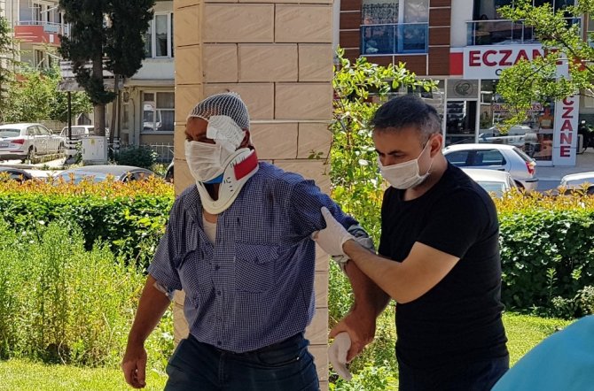 Kontrolden Çıkan Kamyonet Tarlaya Uçtu: 1 Yaralı