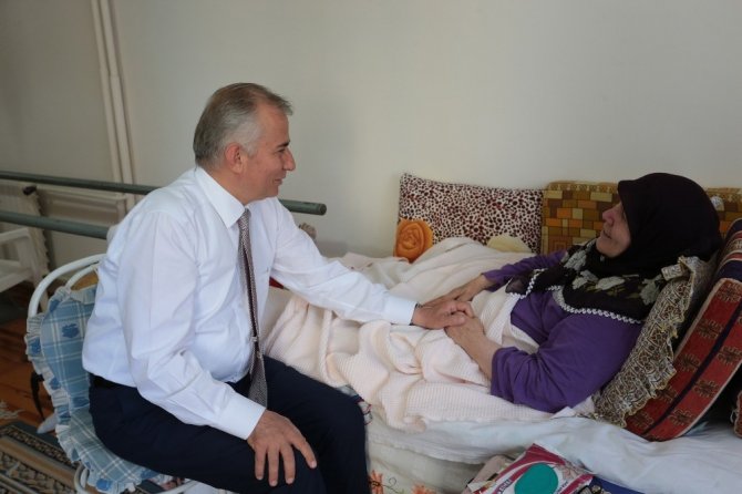 4 Yılda İhtiyaç Sahibi 20 Bin Vatandaşa Evde Hizmet Verildi