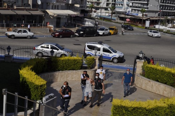 Uyuşturucu Ticaretinden Suçüstü Yakalanan Öğretmen Tutuklandı