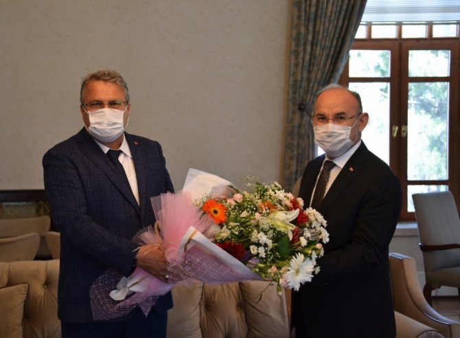 Başkan Çerçi, Hem ‘Hayırlı Olsun’ Dedi Hem İlçesini Anlattı